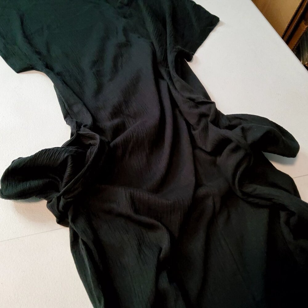 Lands End Womens Black Crinkle Midi Dress Size M V-neckline Crinkle texture - Picture 8 of 8